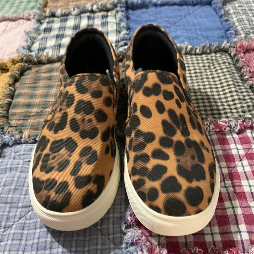 New, without tags. Never worn.